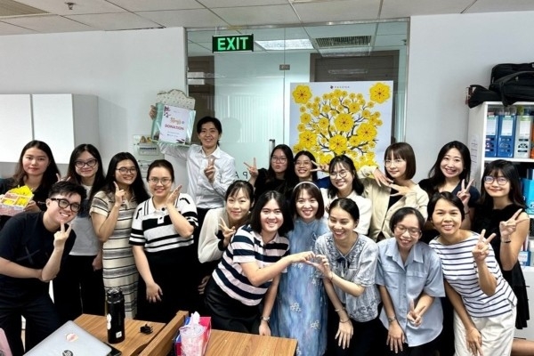  孤児院への募金活動     