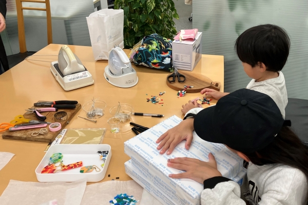  ペットボトルキャップアップサイクル体験     